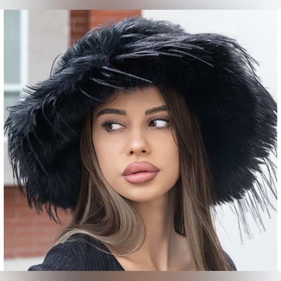 😍Chic Off-White Fluffy Ultra-Soft Faux Fur Winter Bucket Hat - Picture 5 of 5
